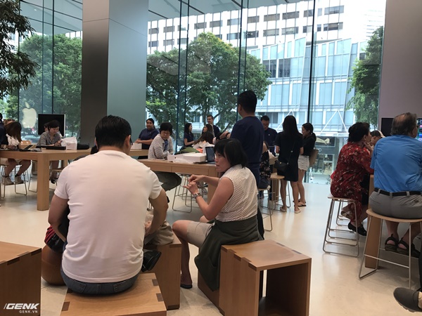 Trải nghiệm thực tế Apple Store Orchard Singapore: khi bạn không chỉ trả tiền cho thương hiệu, thiết kế mà quan trọng hơn cả là trải nghiệm - Ảnh 16.