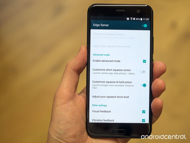 HTC U11 chính thức ra mắt, cho phép người dùng thao tác bằng cách bóp chặt - Ảnh 17.