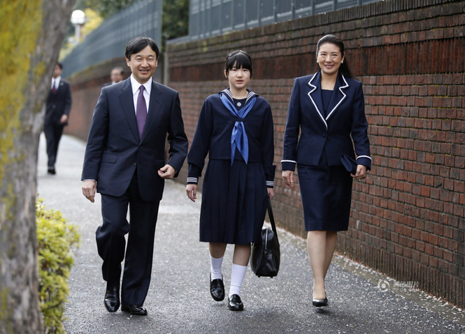 Hai ngôi trường đối lập hoàn toàn mà công chúa, hoàng tử bé của Nhật theo học - Ảnh 17.