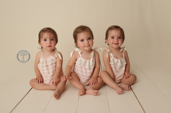 Bộ ảnh dễ thương của 3 bé sinh ba tự nhiên hiếm gặp trên thế giới - Ảnh 17.