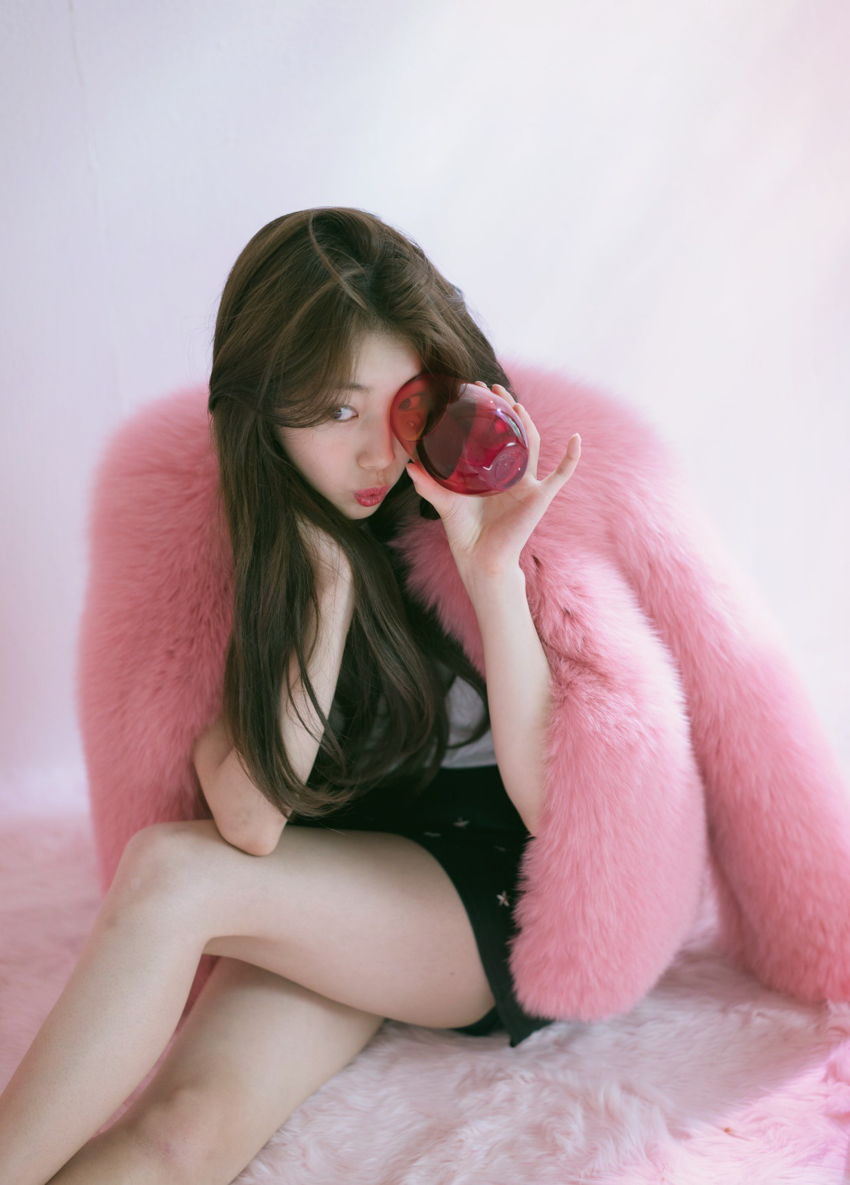 Chia tay Lee Min Ho, Suzy ngày càng đẹp đến mức ngẩn ngơ trong loạt hình hậu trường - Ảnh 17.