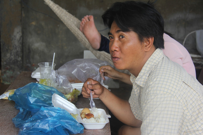 Vụ sạt lở 6 ngôi nhà kinh hoàng ở Nhà Bè: Chỉ kịp ôm con mà chạy lúc nửa đêm - Ảnh 18.