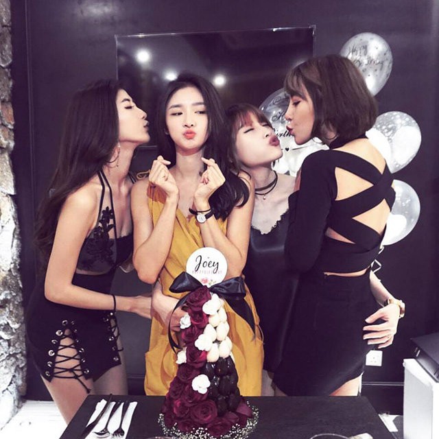 4 năm sau khi kết h&ocirc;n, hot girl từng nổi đ&igrave;nh đ&aacute;m Đ&ocirc;ng Nam &Aacute; nay đ&atilde; trở th&agrave;nh hot mom sang chảnh - Ảnh 18.