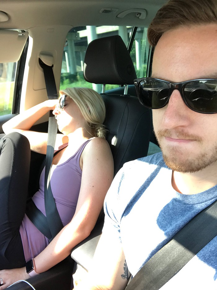 Ông chồng có tâm nhất năm: Cứ nhằm lúc vợ ngủ ngáy trên xe là chụp ảnh rồi khoe khắp mạng xã hội - Ảnh 18.