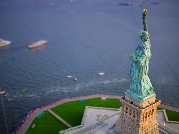 16 bức ảnh ấn tượng được chụp theo phong cách Tilt-shift - Ảnh 27.