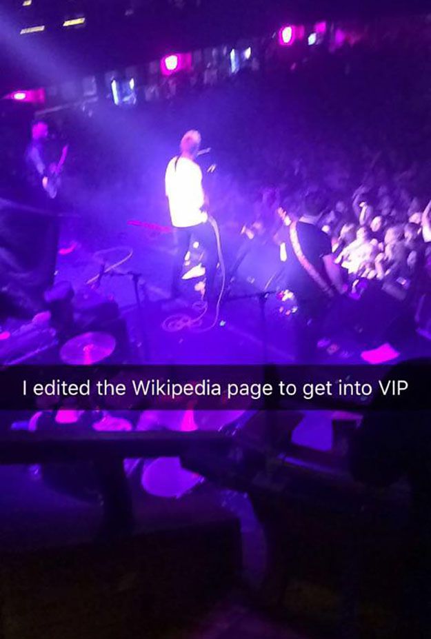 Thánh nhây của năm: sửa Wikipedia ban nhạc, biến mình thành em của ca sỹ để vào khu VIP - Ảnh 3.