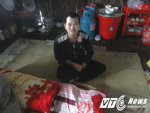 Chị Dậu ở hồ Thủy điện H&ograve;a B&igrave;nh: B&aacute;n đ&agrave;n ch&oacute; kh&ocirc;ng đủ tiền chữa bệnh - Ảnh 3.