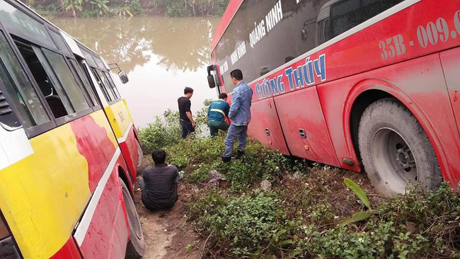 Xe khách gặp nạn, nữ chủ xe xuống kiểm tra, bất ngờ bị xe buýt đâm tử vong - Ảnh 3.