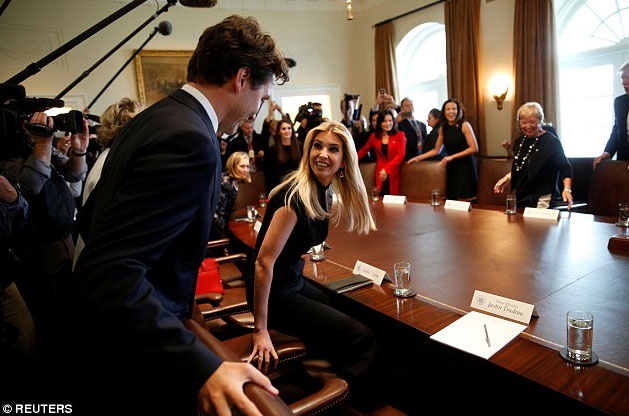 Ivanka Trump bị bắt gặp đi xem kịch với Thủ tướng Canada - Ảnh 3.