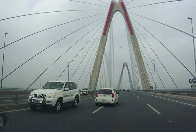 Xử phạt 1 trong 5 t&agrave;i xế l&aacute;i xe &ocirc; t&ocirc; đi ngược chiều tr&ecirc;n cầu Nhật T&acirc;n - Ảnh 4.