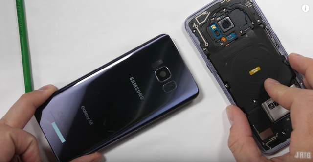 Có thể bạn không biết: Cạo lớp sơn bên trong vỏ của Galaxy S8 để biến thành smartphone trong suốt - Ảnh 3.