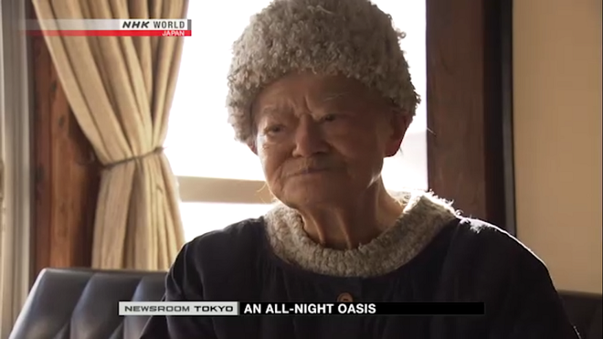 Lí do khiến cụ bà 91 tuổi này duy trì quán ăn đêm suốt 70 năm khiến cho nhiều người bật khóc - Ảnh 3.
