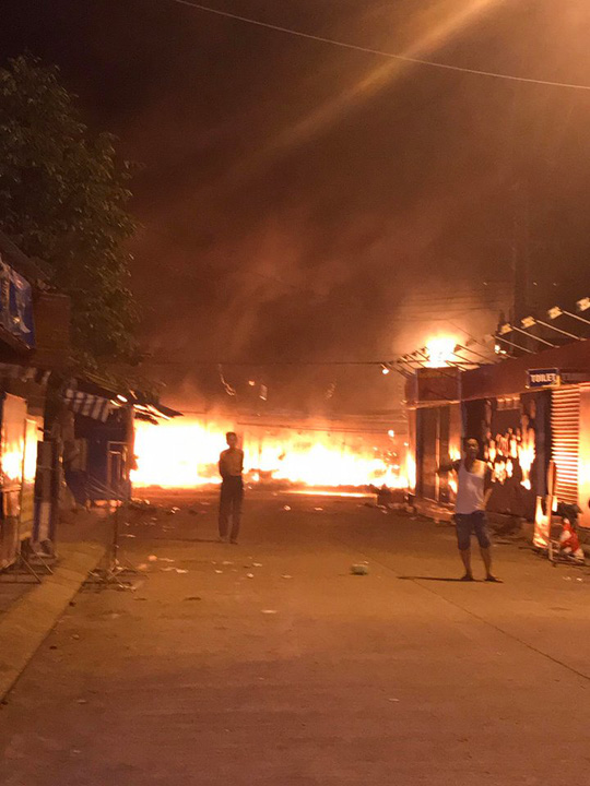 Cháy kinh hoàng ở chợ đêm Phú Quốc - Ảnh 3.