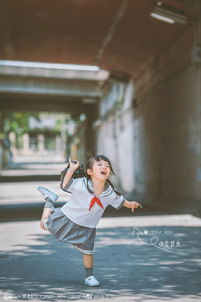 B&eacute; g&aacute;i 3 tuổi vụt s&aacute;ng th&agrave;nh ng&ocirc;i sao mạng x&atilde; hội sau khi bố khoe h&agrave;ng trăm bức ảnh chụp con g&aacute;i - Ảnh 3.