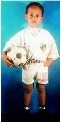 Neymar từng có tuổi thơ cơ cực: Bố làm cửu vạn, mẹ nấu ăn thuê - Ảnh 3.