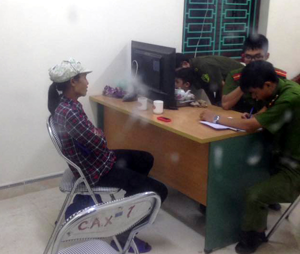 Bắc Ninh: Cháu bé đi lạc được người phụ nữ đưa về trụ sở UBND, người dân nghi ngờ có chuyện bắt cóc - Ảnh 3.