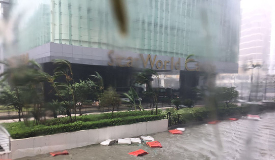 Càn quét Hồng Kông, Macau, bão Hato tràn vào Trung Quốc - Ảnh 3.