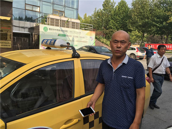  Thai phụ 7 tháng sinh non trên taxi, may nhờ tài xế 2 mẹ con đều an toàn - Ảnh 3.