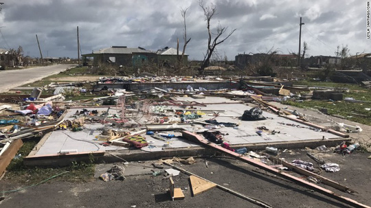 Đảo Barbuda sạch bóng người sau siêu bão Irma - Ảnh 3.