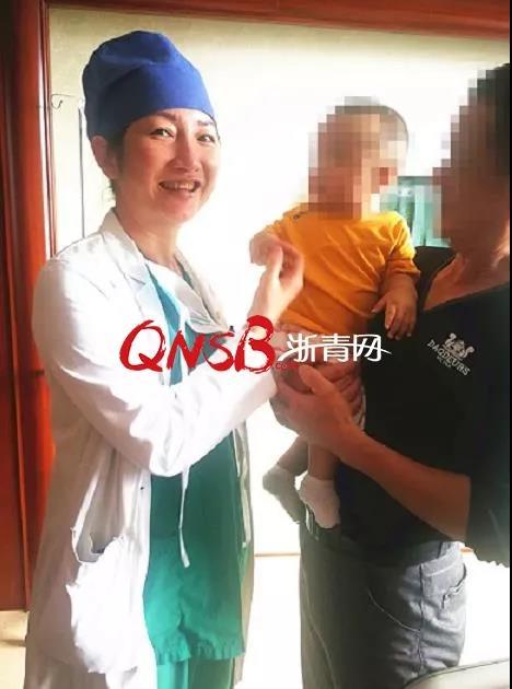 B&eacute; trai 10 th&aacute;ng tuổi bị sỏi thận do bố mẹ lười thay bỉm cho con - Ảnh 3.