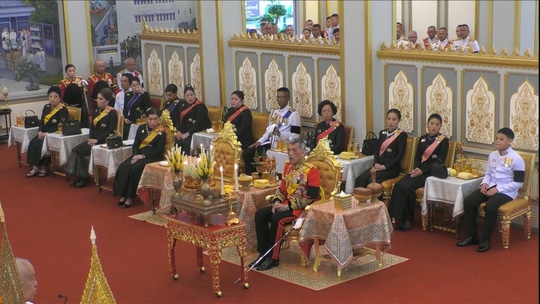 Thái Lan: Thi hài cố quốc vương được đưa vào tháp hỏa táng - Ảnh 4.