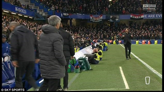 Không bắt tay nhau, Conte và Mourinho nói gì? - Ảnh 3.