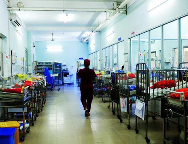 Đ&ocirc;i vợ chồng hiếm muộn vỡ &ograve;a khi con g&aacute;i sinh ra chỉ 24 tuần tuổi, nặng 660 gram được cứu khỏi tử thần - Ảnh 3.