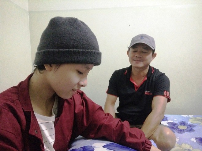 Mẹ vừa mới mất, người cha đau đớn nh&igrave;n con g&aacute;i 15 tuổi mắc bệnh ung thư xương &aacute;c t&iacute;nh m&agrave; kh&ocirc;ng tiền chữa trị - Ảnh 3.