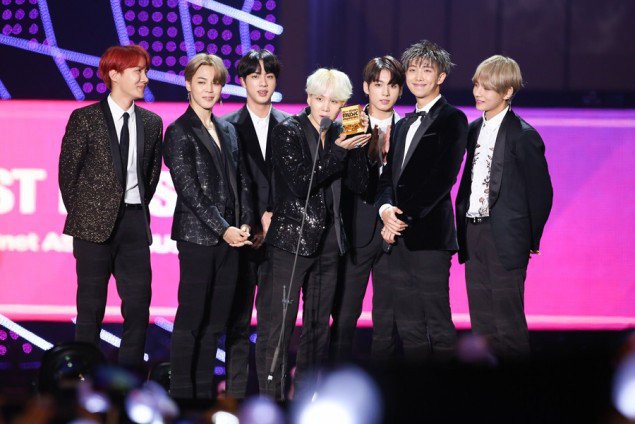 Netizen đồng loạt ủng hộ BTS sau hình ảnh kiệt sức tại hậu trường MAMA 2017 - Ảnh 4.