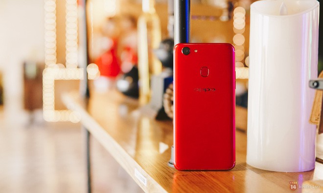 Mở hộp và trên tay phiên bản OPPO F5 RAM 6GB màu đỏ rực chào Giáng Sinh - Ảnh 3.