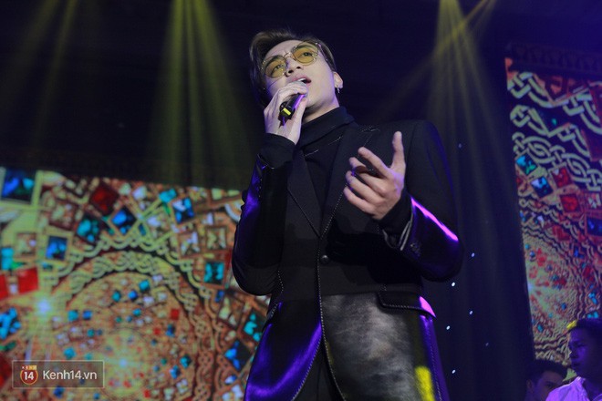 Cập nhật: Bảo Anh cởi áo khoác khoe vũ đạo nóng bỏng, Soobin khuấy động sân khấu với loạt hit remix - Ảnh 8. Cập nhật: Bảo Anh cởi áo khoác khoe vũ đạo nóng bỏng, Soobin khuấy động sân khấu với loạt hit remix - Ảnh 8.