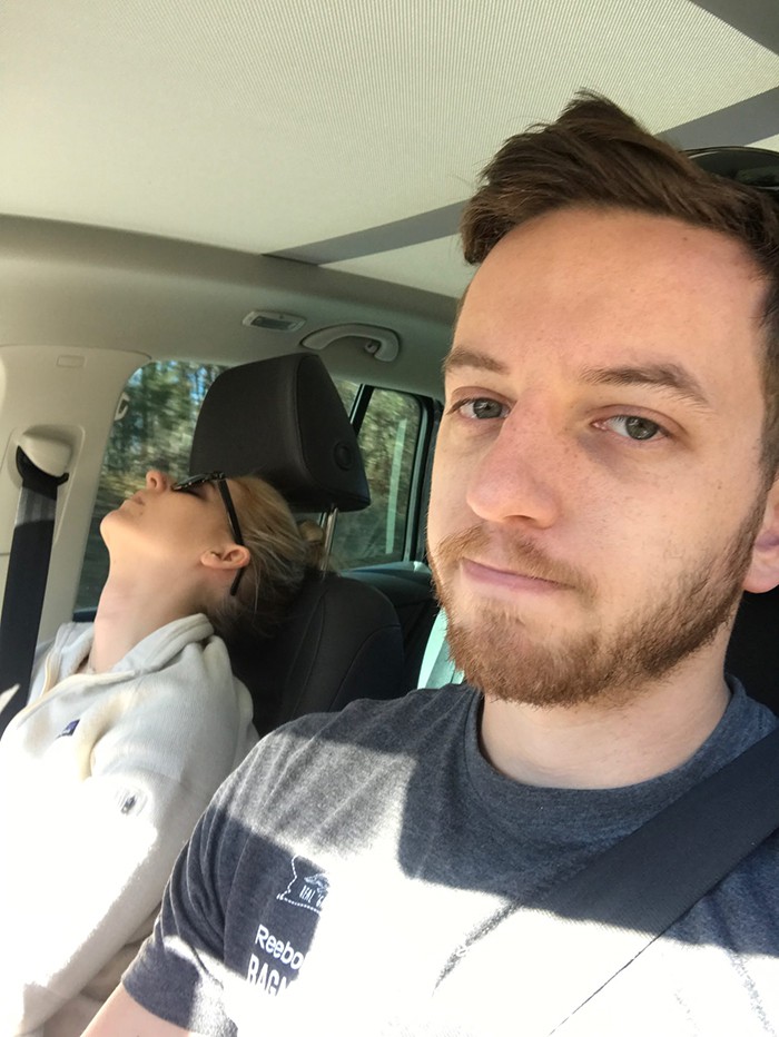 Ông chồng có tâm nhất năm: Cứ nhằm lúc vợ ngủ ngáy trên xe là chụp ảnh rồi khoe khắp mạng xã hội - Ảnh 21.