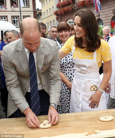 Dù đã kết hôn 6 năm, vợ chồng công nương Kate và hoàng tử William vẫn trao nhau những cái nhìn âu yếm như thuở mới hẹn hò - Ảnh 15.