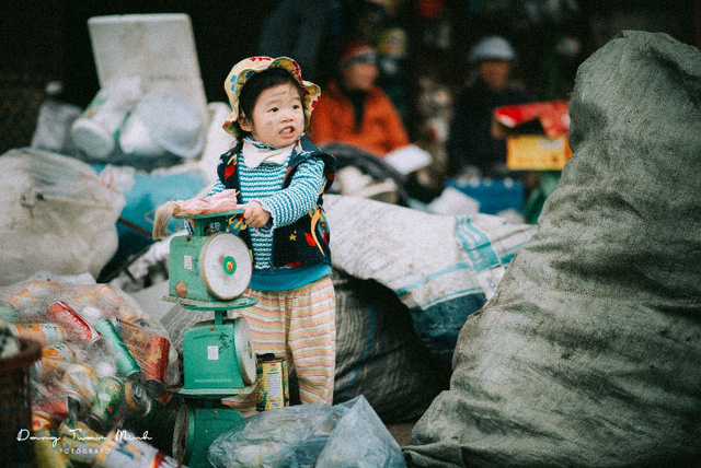 Sự thật về bộ ảnh Mẹ con đồng nát khiến ngàn người rung động - Ảnh 4.