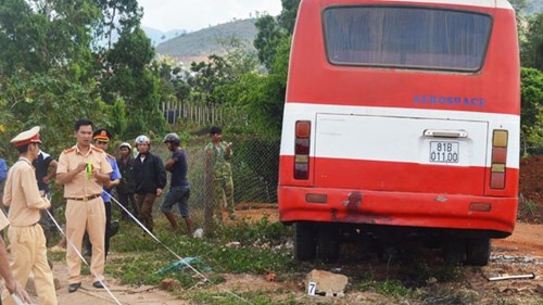Mất 3 mạng người do tài xế mải nghe điện thoại - Ảnh 4.