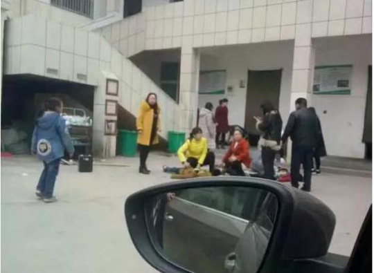 Trung Quốc: Giẫm đạp ở nhà vệ sinh, 22 trẻ thương vong - Ảnh 4.