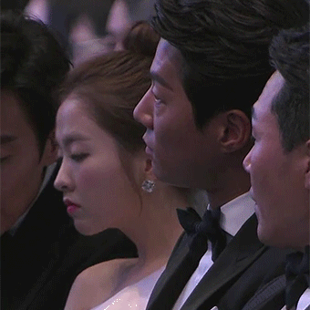 Fan sốc với thái độ lạnh lùng, thờ ơ của Park Bo Young khi Kwang Soo cố gắng bắt chuyện - Ảnh 4. Fan sốc với thái độ lạnh lùng, thờ ơ của Park Bo Young khi Kwang Soo cố gắng bắt chuyện - Ảnh 4.