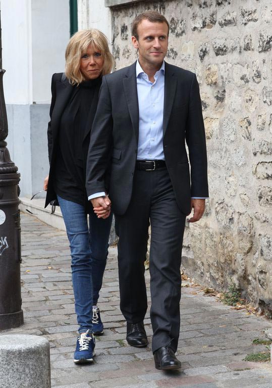 Những bức ảnh tình tứ của vợ chồng ứng viên tổng thống Pháp - Ảnh 4.