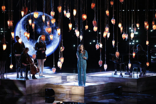 3 lần tho&aacute;t hiểm t&agrave;i t&igrave;nh, trai đẹp nh&agrave; Adam Levine bị n&eacute;m đ&aacute; kh&ocirc;ng thương tiếc - Ảnh 11.