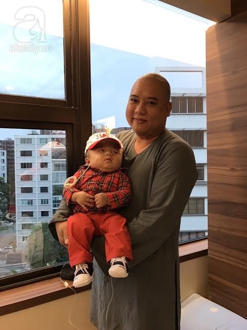 B&eacute; Phạm Đức Lộc phục hồi diệu kỳ, n&atilde;o ph&aacute;t triển v&agrave; chuẩn bị xuất viện tại Singapore - Ảnh 4.