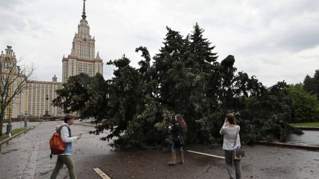 Giông bão tấn công Moscow, thương vong lớn - Ảnh 5.