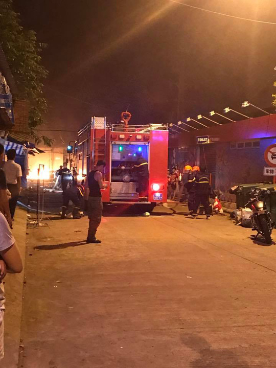 Cháy kinh hoàng ở chợ đêm Phú Quốc - Ảnh 4.