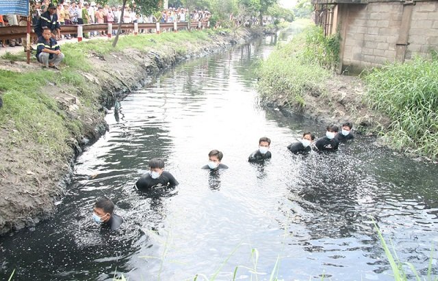 Chuyện những người lính cứu hỏa: Người mẹ ngất xỉu vì 4 con gào khóc trong đám cháy ám ảnh chúng tôi - Ảnh 4.