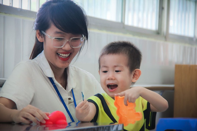 Bé trai nghi bị bỏ rơi trước cổng bệnh viện Từ Dũ đã được mẹ ruột đón về - Ảnh 4.