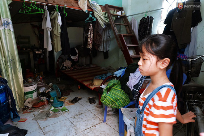 Câu chuyện cảm động của thầy giáo đơn thân chạy xe ôm nuôi 2 cô con gái ăn học ở Sài Gòn - Ảnh 4.