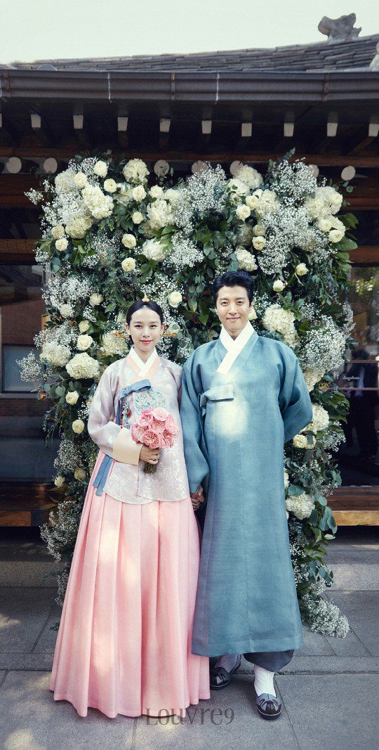 Cặp đôi con ghẻ quốc dân Lee Dong Gun và Jo Yoon Hee tung ảnh cưới đẹp như phim - Ảnh 4.