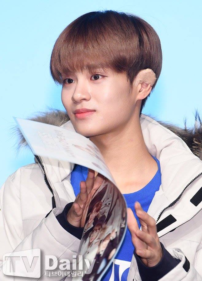 Thành viên Wanna One chảy máu tai ròng ròng trong lúc biểu diễn - Ảnh 4.