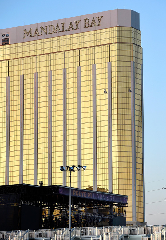 Vụ thảm sát Las Vegas: Tội ác nhen nhóm sau tấm biển không làm phiền - Ảnh 4.