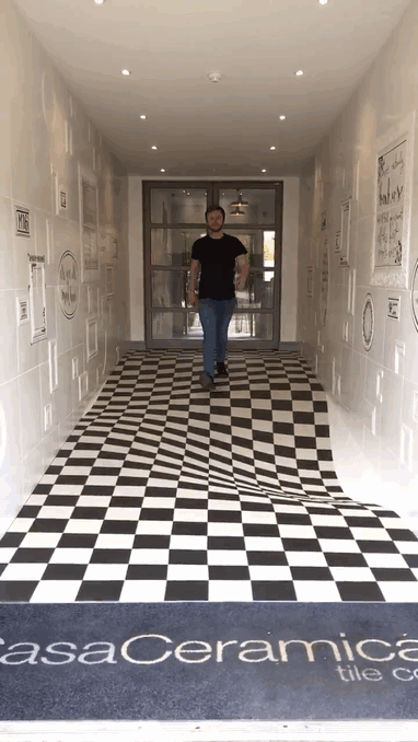Đỉnh cao sáng tạo: dùng ảo ảnh để ngăn người ta chạy trong hành lang - Ảnh 4.