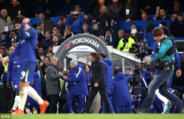 Không bắt tay nhau, Conte và Mourinho nói gì? - Ảnh 4.